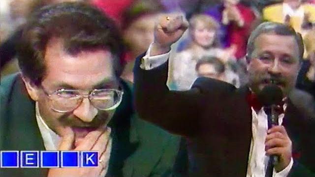 Владислав Листьев участвует в суперигре (Фрагмент передачи «Поле Чудес», Останкино, 02.04.1993) Владислав Листьев участвует в суперигре (Фрагмент передачи «Поле Чудес», Останкино, 02.04.1993)