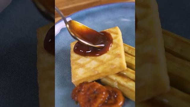 Вкусная вегетарианское блюда из тофу Вкусная вегетарианское блюда из тофу