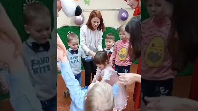 Каравай каравай, кого хочешь выбирай! Каравай каравай, кого хочешь выбирай!