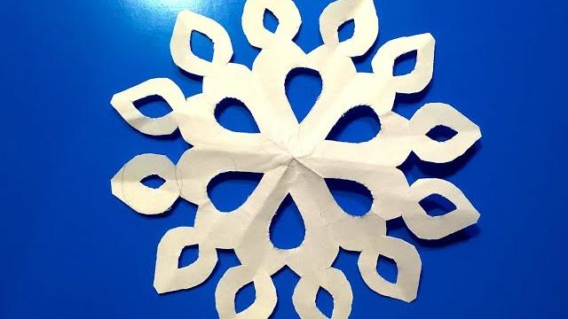DIY Как вырезать снежинки из бумаги. Как сделать снежинки на Новый год 2020. Поделки своими руками! DIY Как вырезать снежинки из бумаги. Как сделать снежинки на Новый год 2020. Поделки своими руками!