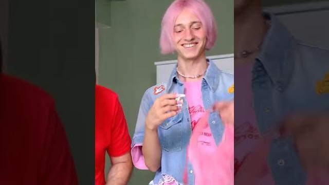 ЧТО У КАРЕЙКИ В СУМОЧКЕ? ЧТО У КАРЕЙКИ В СУМОЧКЕ?