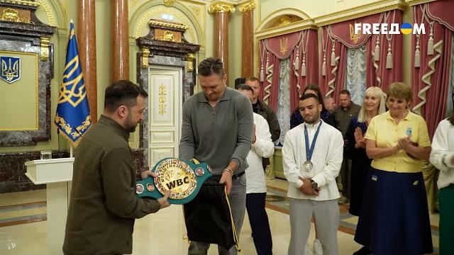 УСИК подарил ЗЕЛЕНСКОМУ чемпионский пояс WBC! УСИК подарил ЗЕЛЕНСКОМУ чемпионский пояс WBC!