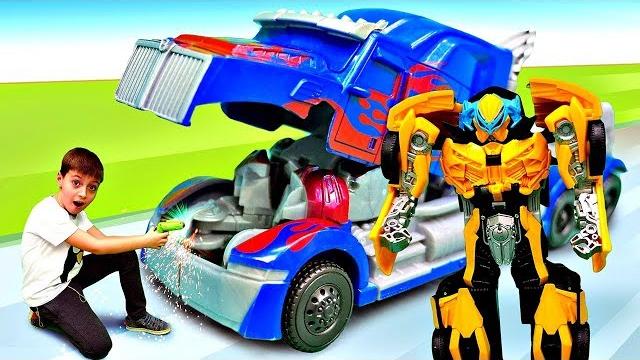 Игры в Трансформеры - Оптимус Прайм не может трансформироваться! Видео про игрушки: Роботы машинки Игры в Трансформеры - Оптимус Прайм не может трансформироваться! Видео про игрушки: Роботы машинки