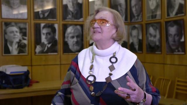 актриса Инна Выходцева (более 100 ролей в кино) читает стихотворение. Дом Кино Старый Новый год. актриса Инна Выходцева (более 100 ролей в кино) читает стихотворение. Дом Кино Старый Новый год.