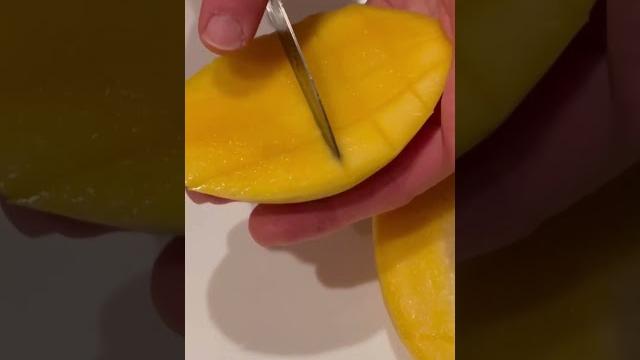 Как почистить сочное манго #манго Как почистить сочное манго #манго