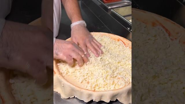 The CHEESIEST PIZZA in Las Vegas!! Amore Taste of Chicago The CHEESIEST PIZZA in Las Vegas!! Amore Taste of Chicago