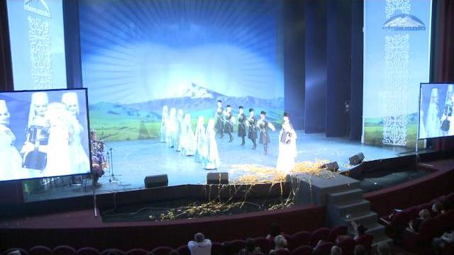 Студия "Эльбрусоид"- танец мычхы Студия "Эльбрусоид"- танец мычхы