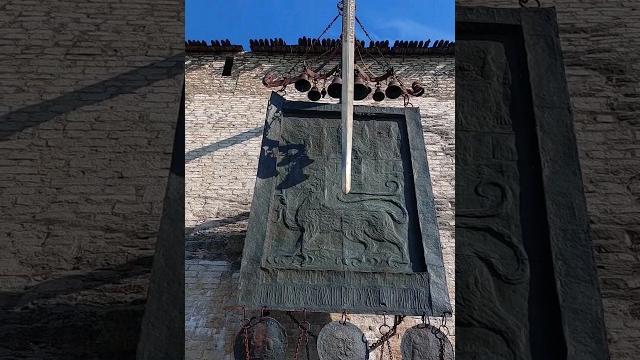 Кто с мечом к нам придёт, от меча и погибнет! Кто с мечом к нам придёт, от меча и погибнет!