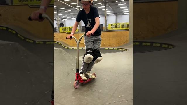 БРАЙ НА ФЕЙКИ #scootering #трюкинасамокате БРАЙ НА ФЕЙКИ #scootering #трюкинасамокате