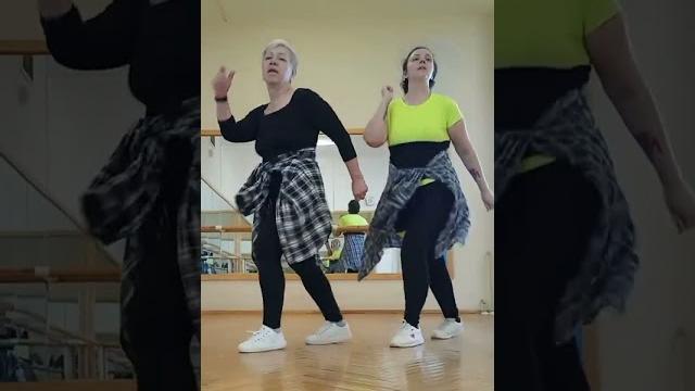 Нежный шаффл. Танцуем с дочкой #после60 #шаффл #танцы Нежный шаффл. Танцуем с дочкой #после60 #шаффл #танцы