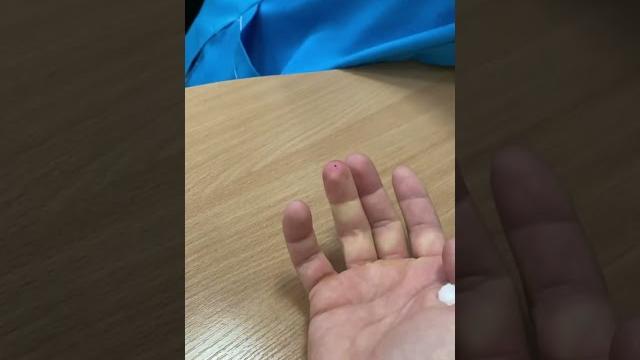 Все помнят как берут кровь с пальца?))) Все помнят как берут кровь с пальца?)))