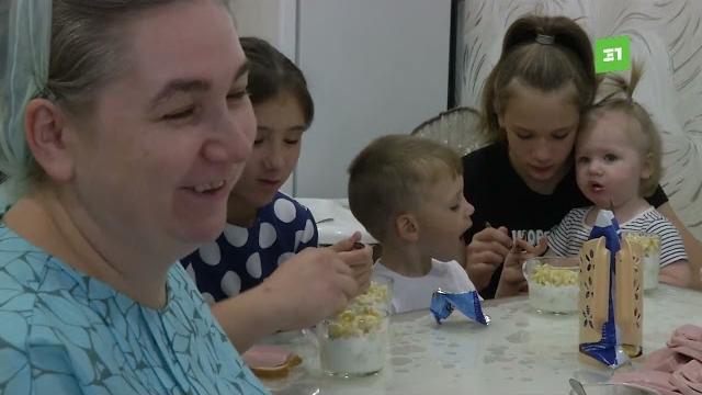 Владимир Путин подписал указ о выплате 1 миллиона рублей матерям, которые родили по 10 детей Владимир Путин подписал указ о выплате 1 миллиона рублей матерям, которые родили по 10 детей