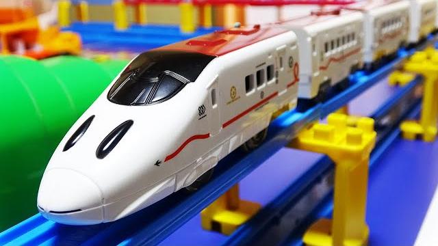 Plarail Shinkansen & Tomica BuildingChuggington trains run together! Plarail Shinkansen & Tomica BuildingChuggington trains run together!