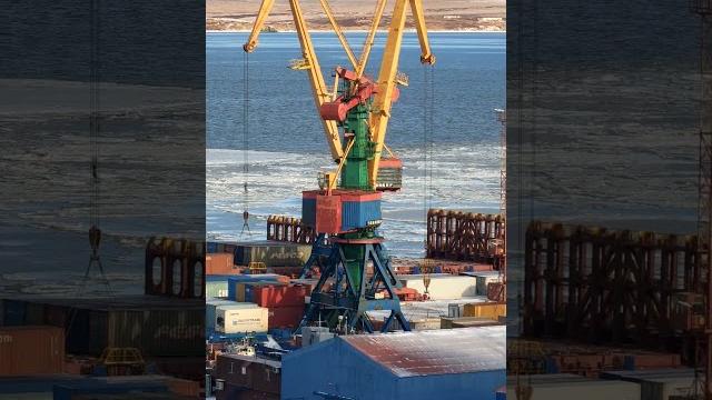Анадырский морской торговый порт Город Анадырь Чукотка 29 октября 2024 года Дальний Восток Арктика Анадырский морской торговый порт Город Анадырь Чукотка 29 октября 2024 года Дальний Восток Арктика