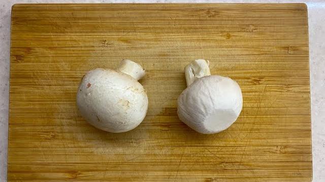 Нужно ли чистить шампиньоны? #shorts #lifehacks Нужно ли чистить шампиньоны? #shorts #lifehacks