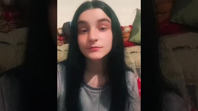 Брюнетка и блондинка Брюнетка и блондинка