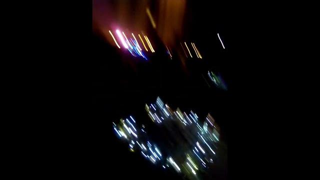 Что происходит возле Эйфелевой башни вечером - What happens near the Eiffel Tower in the evening Что происходит возле Эйфелевой башни вечером - What happens near the Eiffel Tower in the evening