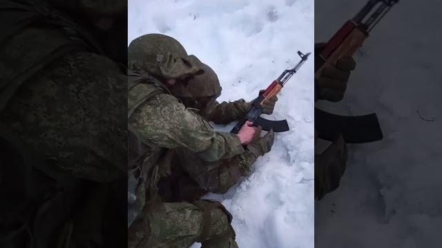 Не умеет стрелять #shorts #рекомендации #армия #россия #армияроссии #юмор #приколы #солдат #military Не умеет стрелять #shorts #рекомендации #армия #россия #армияроссии #юмор #приколы #солдат #military