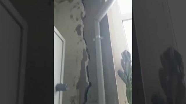 В Ростове эвакуируют один из подъездов жилого дома на Самаркандской, 70, дом разваливается! #жкх В Ростове эвакуируют один из подъездов жилого дома на Самаркандской, 70, дом разваливается! #жкх