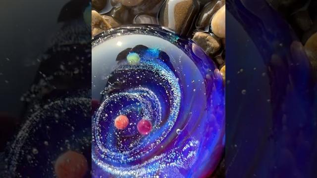 Космический стеклянный шар купается в море Статуэтка с Вселенной Миры внутри хрустального шара сферы Космический стеклянный шар купается в море Статуэтка с Вселенной Миры внутри хрустального шара сферы