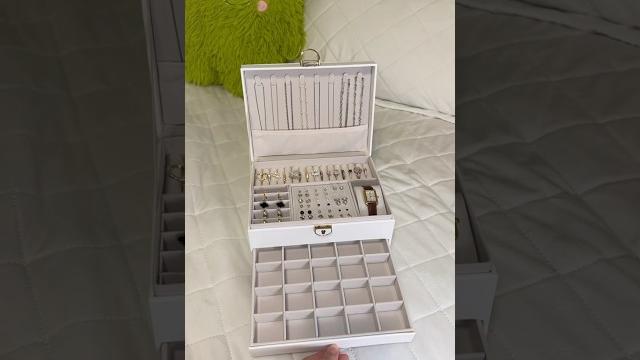 Заполняем шкатулку для украшений Заполняем шкатулку для украшений