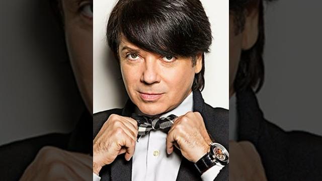 Модельер Валентин Юдашкин умер сегодня на 60-м году жизни. Гениальный модельер, признанный мастер. Модельер Валентин Юдашкин умер сегодня на 60-м году жизни. Гениальный модельер, признанный мастер.
