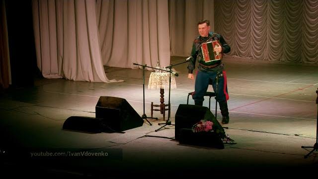 Юрий Щербаков-Баба с косою Юрий Щербаков-Баба с косою