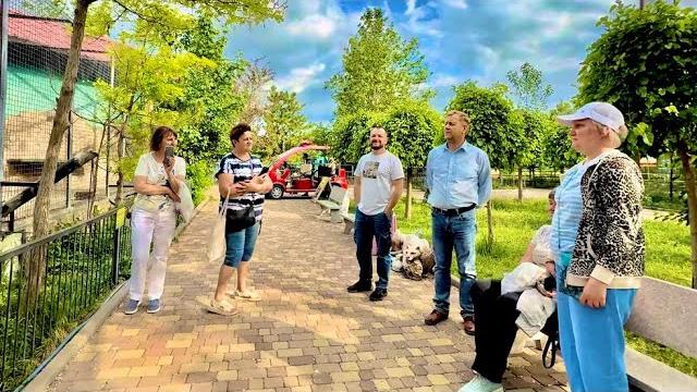 Олег Зубков приехал посмотреть как мы обустроили вольер для Люсиной компании! Гамадрилята довольны! Олег Зубков приехал посмотреть как мы обустроили вольер для Люсиной компании! Гамадрилята довольны!
