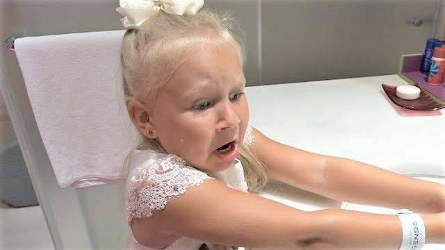Алиса с мамой СЛОМАЛИ Зеркало в комнате ДЛЯ ПРИНЦЕССЫ или Princess room tour / Мими Лисса Алиса с мамой СЛОМАЛИ Зеркало в комнате ДЛЯ ПРИНЦЕССЫ или Princess room tour / Мими Лисса