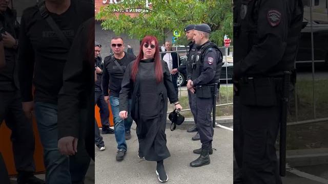 Ольга Картункова прибыла на прощание с Александром Масляковым Ольга Картункова прибыла на прощание с Александром Масляковым