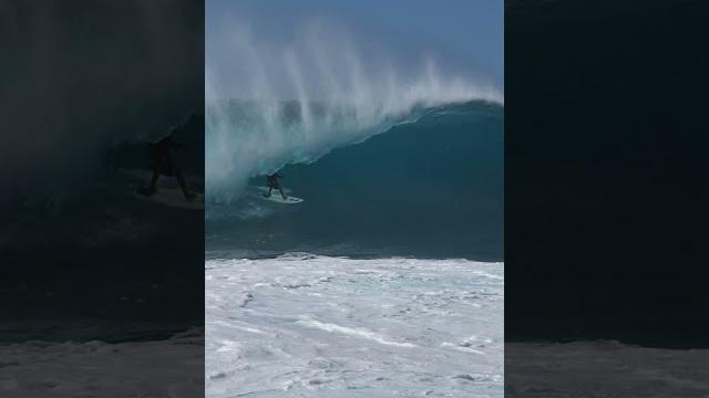 MONSTER SET WAVE AT BANZAI PIPELINE MONSTER SET WAVE AT BANZAI PIPELINE