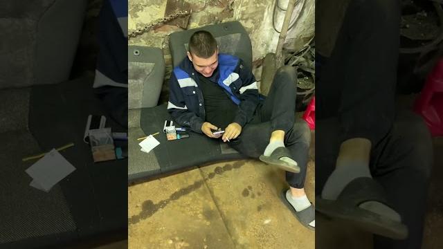 Прикол в гараже Прикол в гараже