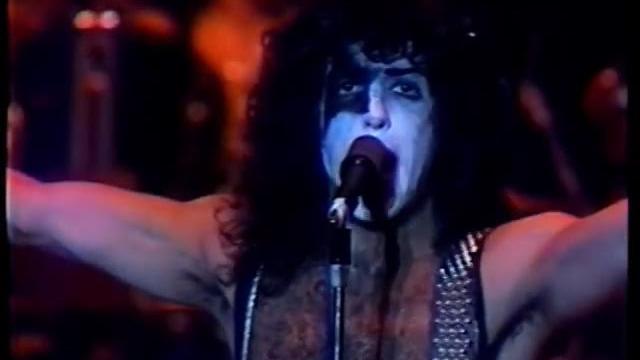 Kiss - Detroit Rock City (official Video) Kiss - Detroit Rock City (official Video)
