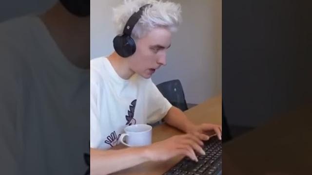 Влад А4 играет в кс Влад А4 играет в кс