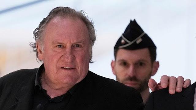 Жерар Депардье признан виновным в сексуальном насилии и приговорен к 18 месяцам тюрьмы условно Жерар Депардье признан виновным в сексуальном насилии и приговорен к 18 месяцам тюрьмы условно
