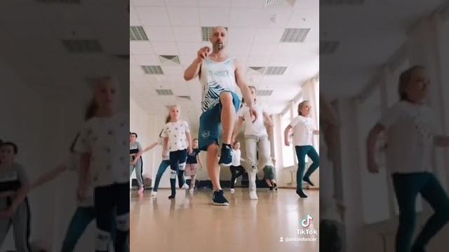 2 САМЫХ ПРОСТЫХ БАЗОВЫХ ДВИЖЕНИЙ SHUFFLE DANCE ДЛЯ НАЧИНАЮЩИХ ИЗ ТРЕНДОВ ТИК ТОК ТАНЦЫ 2021. 2 САМЫХ ПРОСТЫХ БАЗОВЫХ ДВИЖЕНИЙ SHUFFLE DANCE ДЛЯ НАЧИНАЮЩИХ ИЗ ТРЕНДОВ ТИК ТОК ТАНЦЫ 2021.