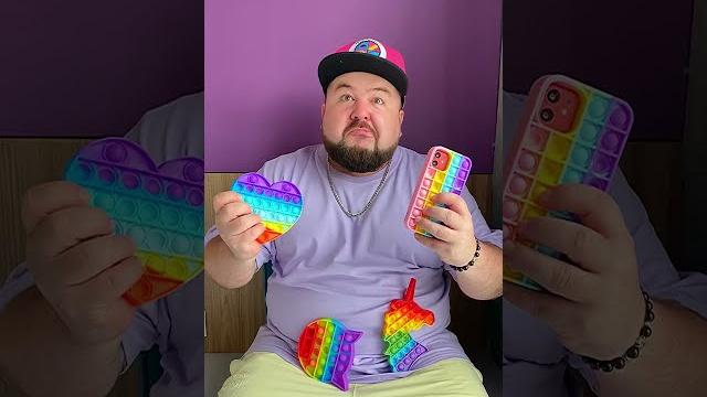 Что круче ПОП ИТ или СИМПЛ ДИМПЛ ? #shorts Что круче ПОП ИТ или СИМПЛ ДИМПЛ ? #shorts