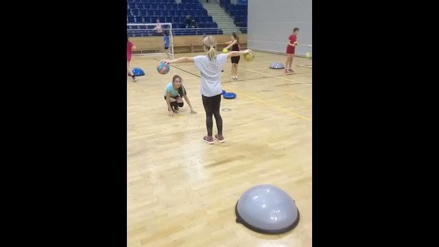Handball: decesion making and throwing in elementary school Handball: decesion making and throwing in elementary school