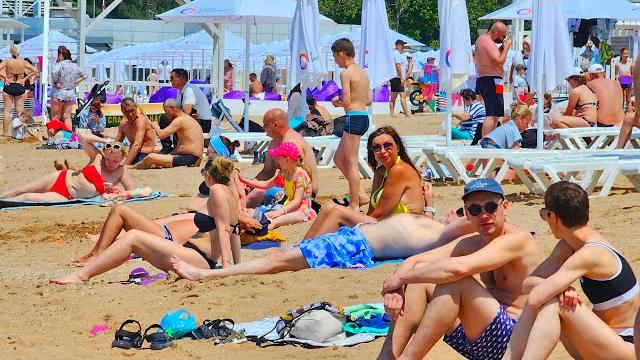 ГЕЛЕНДЖИК! ВОТ и ЛЕТО! ЛЮДЕЙ ТЬМА! СЕЗОН ОТКРЫТ! ЖИЛЬЕ у МОРЯ! ЦЕНЫ в СТОЛОВЫХ! ВСЯ ПРАВДА! ГЕЛЕНДЖИК! ВОТ и ЛЕТО! ЛЮДЕЙ ТЬМА! СЕЗОН ОТКРЫТ! ЖИЛЬЕ у МОРЯ! ЦЕНЫ в СТОЛОВЫХ! ВСЯ ПРАВДА!