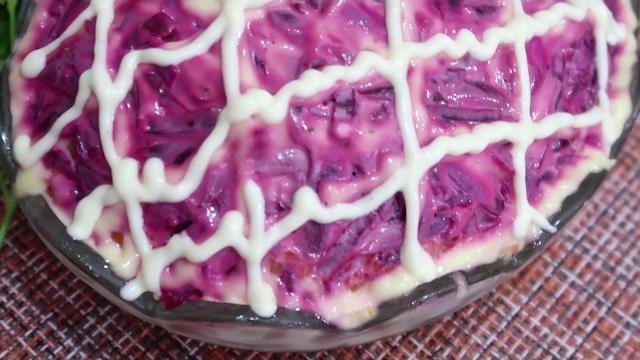Селедка под шубой на праздничный стол Селедка под шубой на праздничный стол