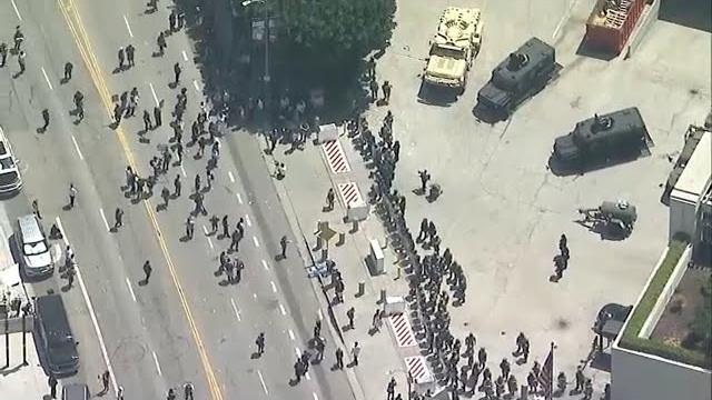 Crowd grows in DTLA for 5th day of anti-ICE protests Crowd grows in DTLA for 5th day of anti-ICE protests