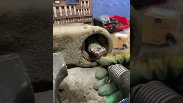 Замена ушастого Сайлентблока Замена ушастого Сайлентблока
