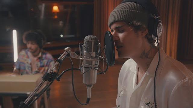 Justin Bieber & benny blanco - Lonely (Official Acoustic Video) Justin Bieber & benny blanco - Lonely (Official Acoustic Video)