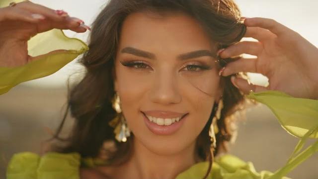 Dea Hysenaj Zemren ta kam fal (Official Video 4K) Dea Hysenaj Zemren ta kam fal (Official Video 4K)