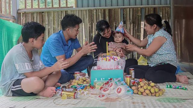 The godbrother of Mother Yến and the son of Uncle Chúc came to celebrate Trâm’s first birthday The godbrother of Mother Yến and the son of Uncle Chúc came to celebrate Trâm’s first birthday