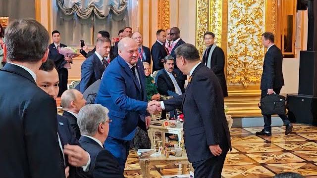 Посмотрите на ЭТИ КАДРЫ! Лукашенко, Путин, Си Цзиньпин, Пашинян слушают "С чего начинается Родина"! Посмотрите на ЭТИ КАДРЫ! Лукашенко, Путин, Си Цзиньпин, Пашинян слушают "С чего начинается Родина"!