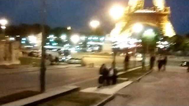 Париж - день 1. Покупка селфи-палки возле Эйфелевой башни (Buying monopod near Eiffel Tower) Париж - день 1. Покупка селфи-палки возле Эйфелевой башни (Buying monopod near Eiffel Tower)