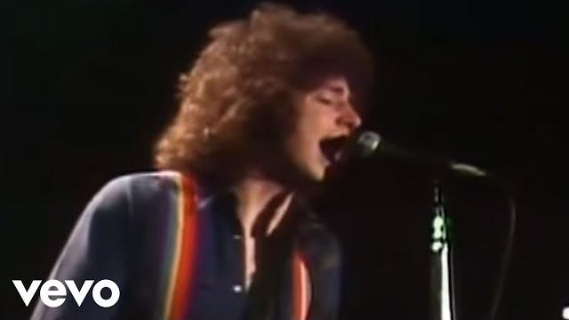 Toto - Hold The Line (Official Video) Toto - Hold The Line (Official Video)