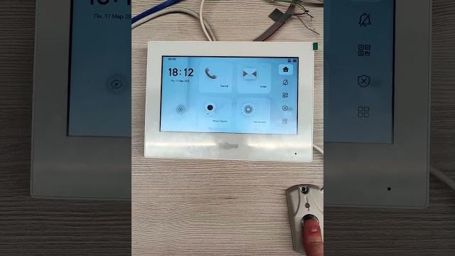 IP-домофон и аналоговый дверной звонок IP-домофон и аналоговый дверной звонок