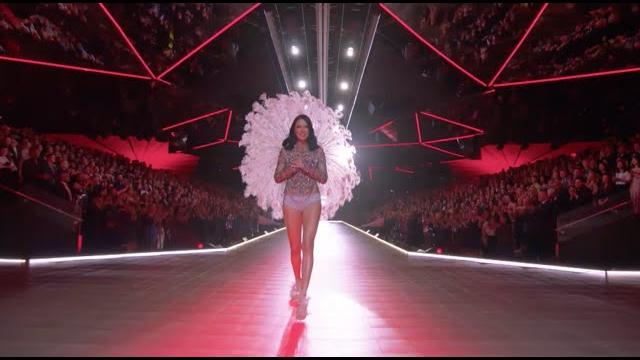 THE OFFICIAL 2018 VICTORIA’S SECRET FASHION SHOW THE OFFICIAL 2018 VICTORIA’S SECRET FASHION SHOW